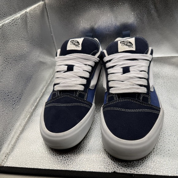 Athletic_Shoes